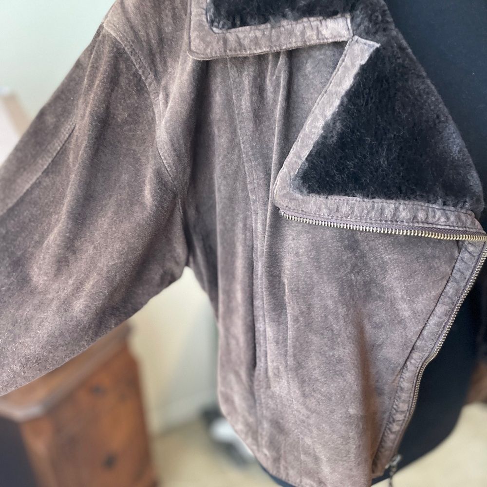Brown leather and fur Collar Jacket - Picture 2 of 11
